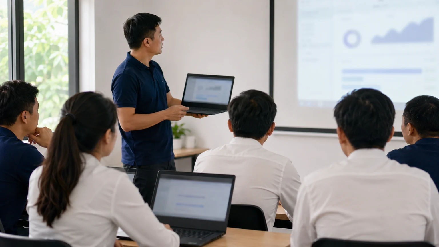 Giảng viên hướng dẫn phần mềm SEO web